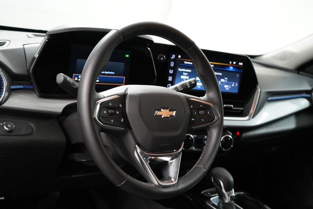 Used 2024 Chevrolet Trax LT w/ Sunroof Package FWD image 12