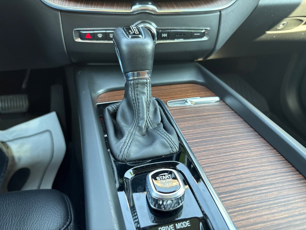 Used 2021 Volvo XC60 T6 Momentum image 20