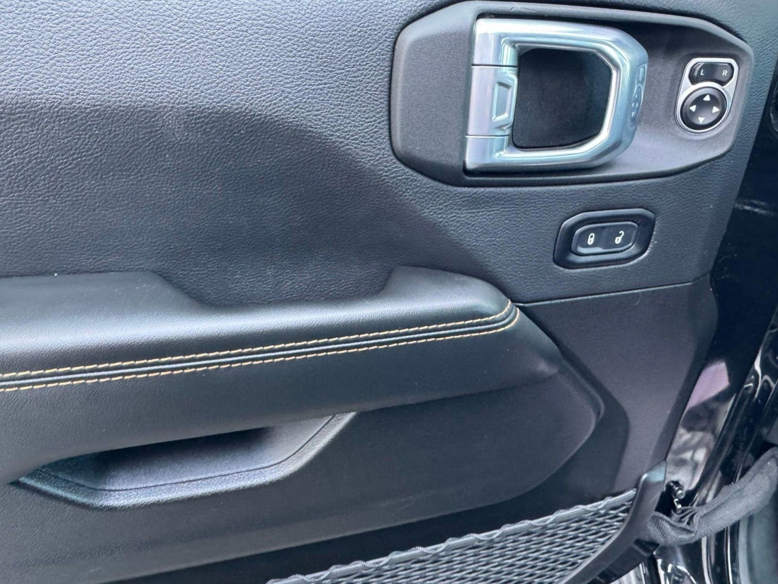 Used 2024 Jeep Wrangler Sahara w/ Technology Group AWD/4WD image 22