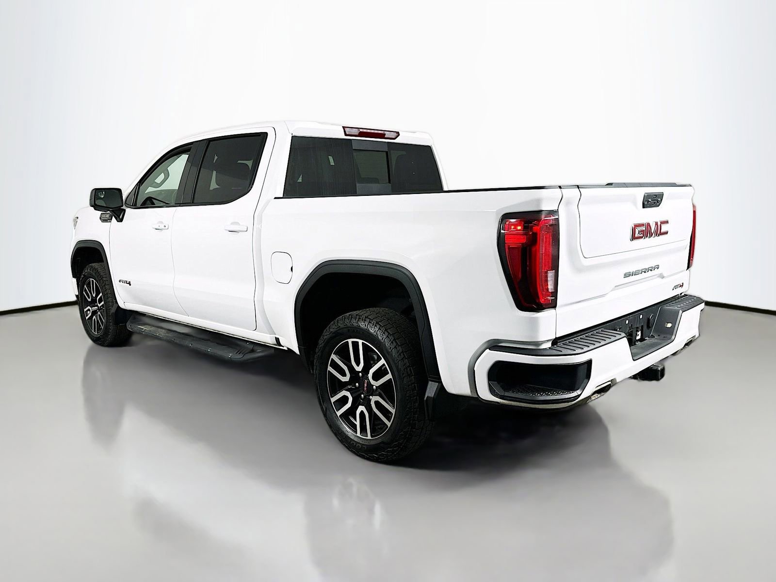 Used 2022 GMC Sierra 1500 AT4 w/ AT4 Preferred Package AWD/4WD image 9