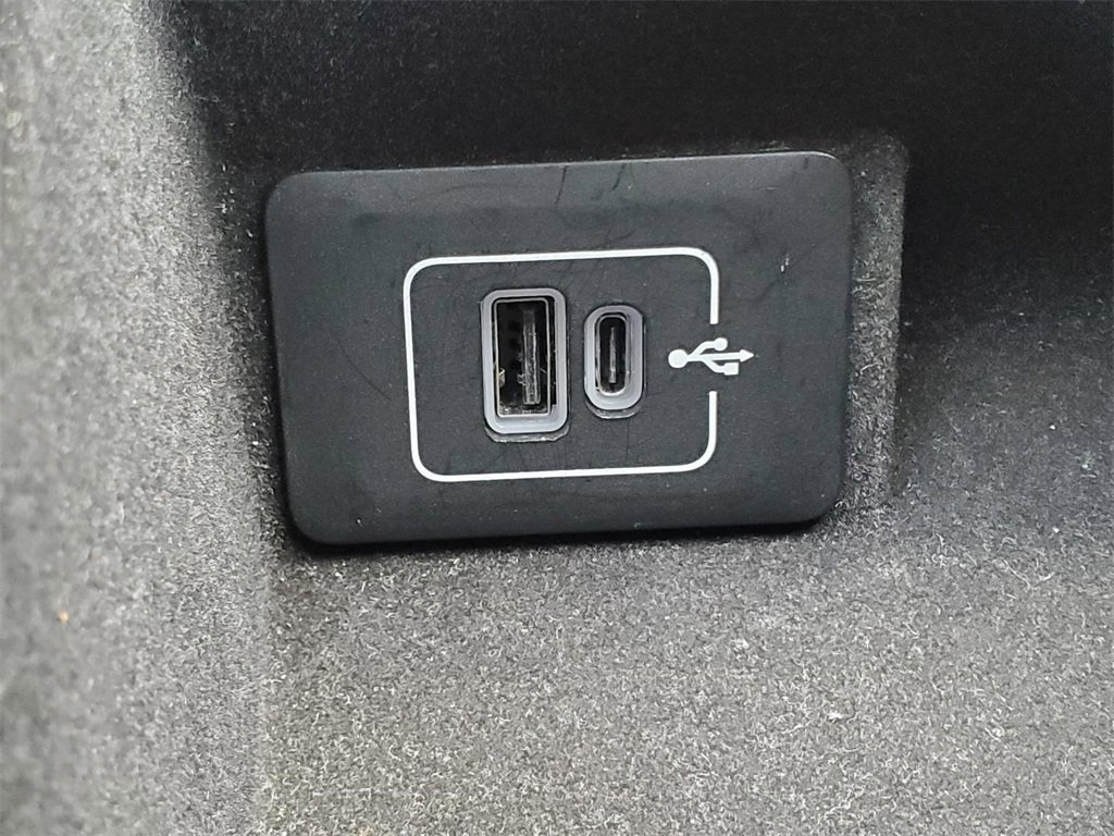 Used 2024 Maserati Grecale GT image 29