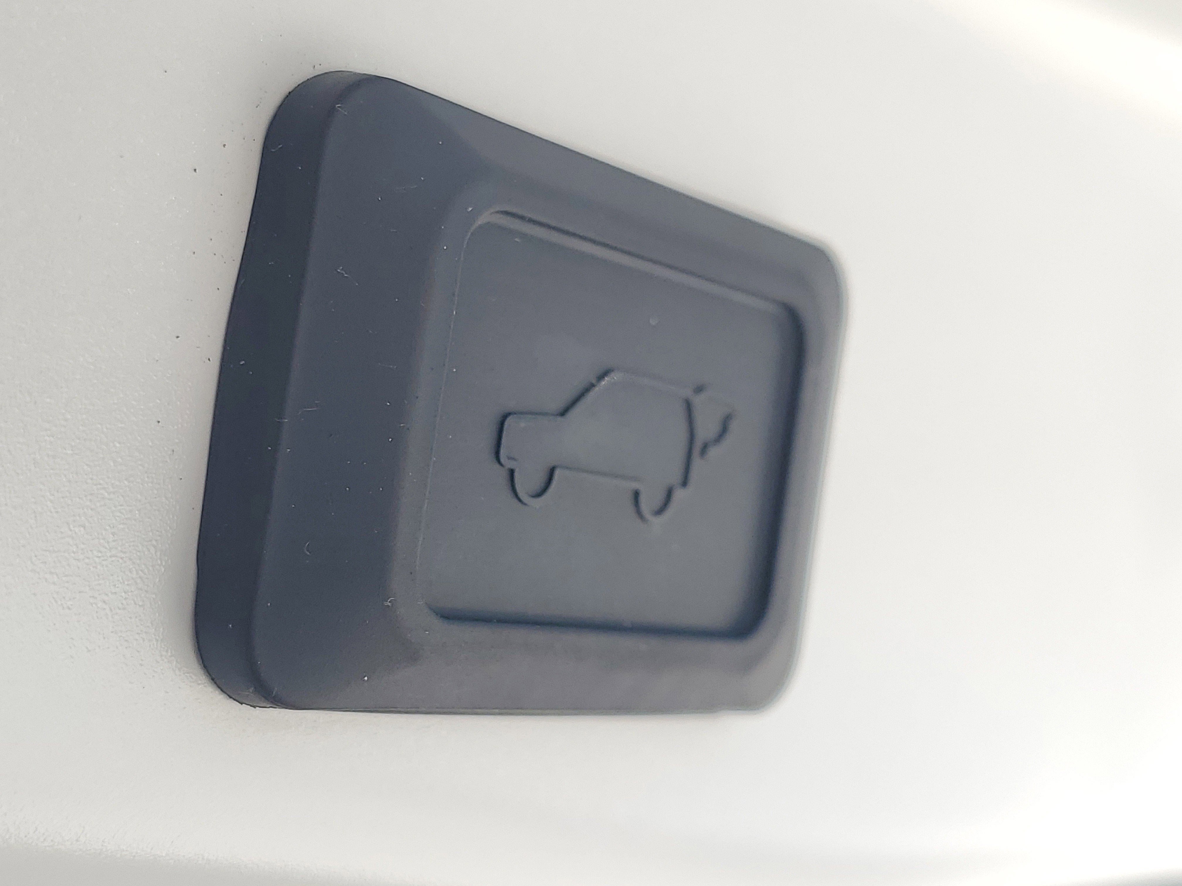 Used 2025 Toyota RAV4 XLE w/ Convenience Package FWD image 10