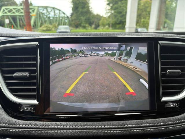 Certified 2025 Chrysler Pacifica Limited FWD image 26