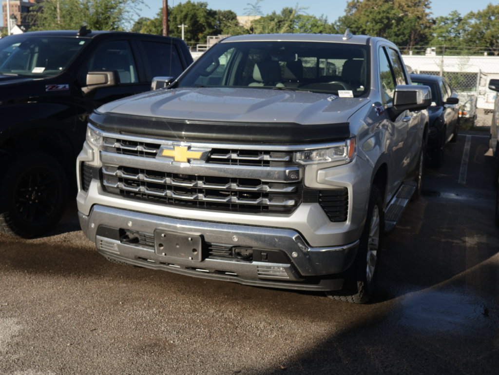 Used 2022 Chevrolet Silverado 1500 LTZ w/ LTZ Premium Package AWD/4WD image 15