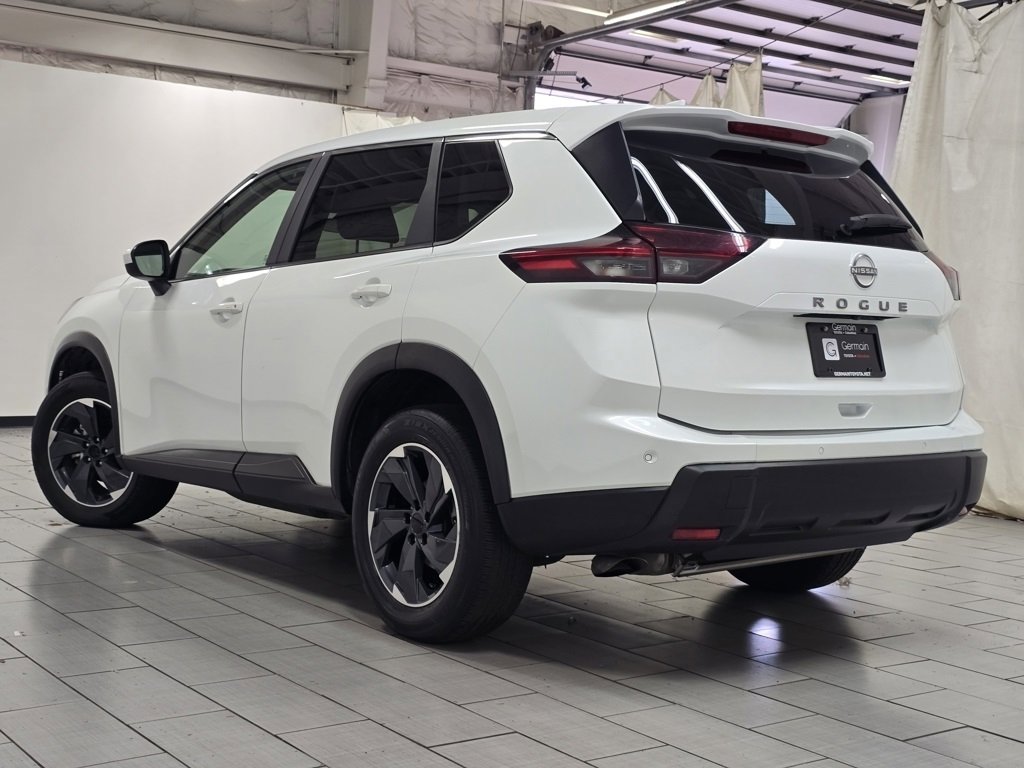 Used 2024 Nissan Rogue SV image 12