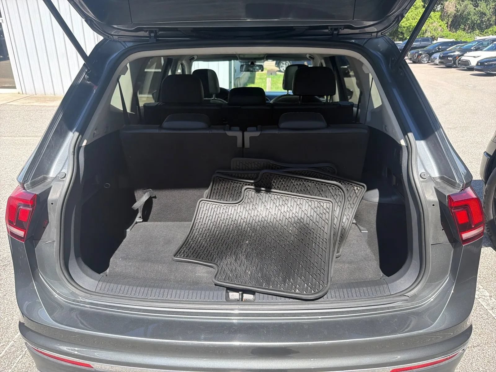 Used 2021 Volkswagen Tiguan SEL FWD image 17