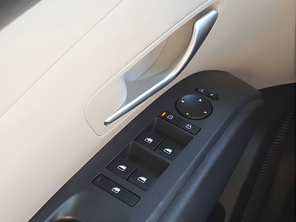 Used 2025 Hyundai Tucson SE image 21