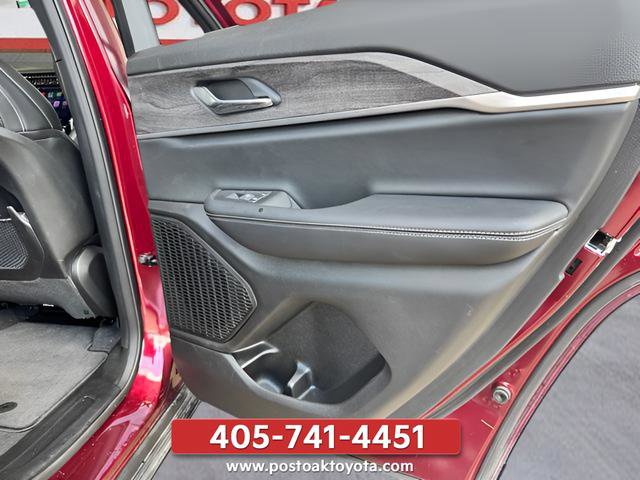 Used 2025 Jeep Grand Cherokee Limited w/ Black Appearance Package AWD/4WD image 26