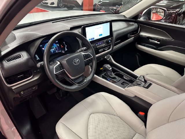 Certified 2025 Toyota Grand Highlander FWD image 11