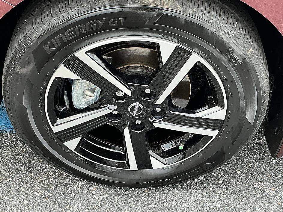 Used 2025 Nissan Sentra SV FWD image 8
