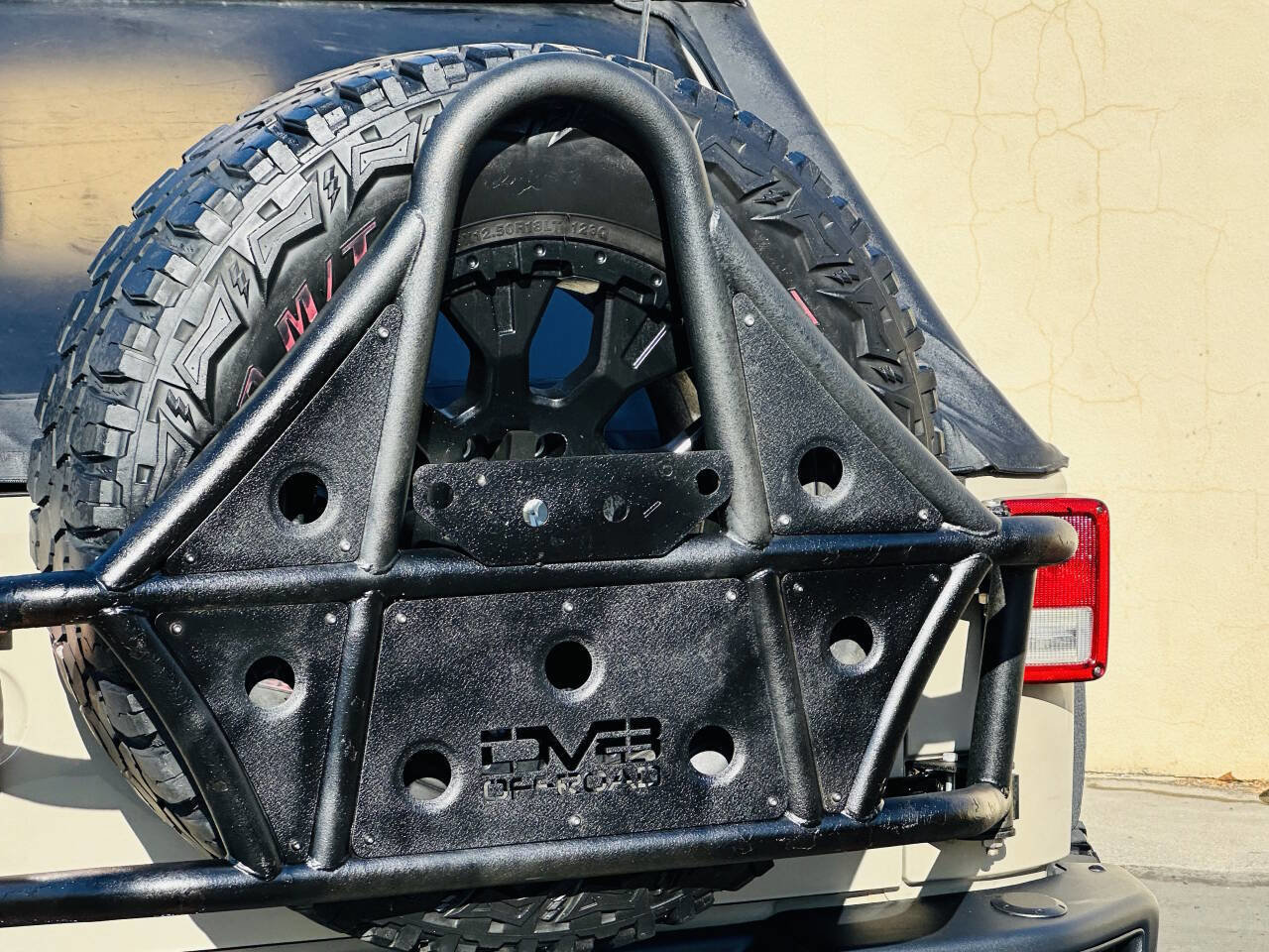 Used 2017 Jeep Wrangler Unlimited Rubicon image 40