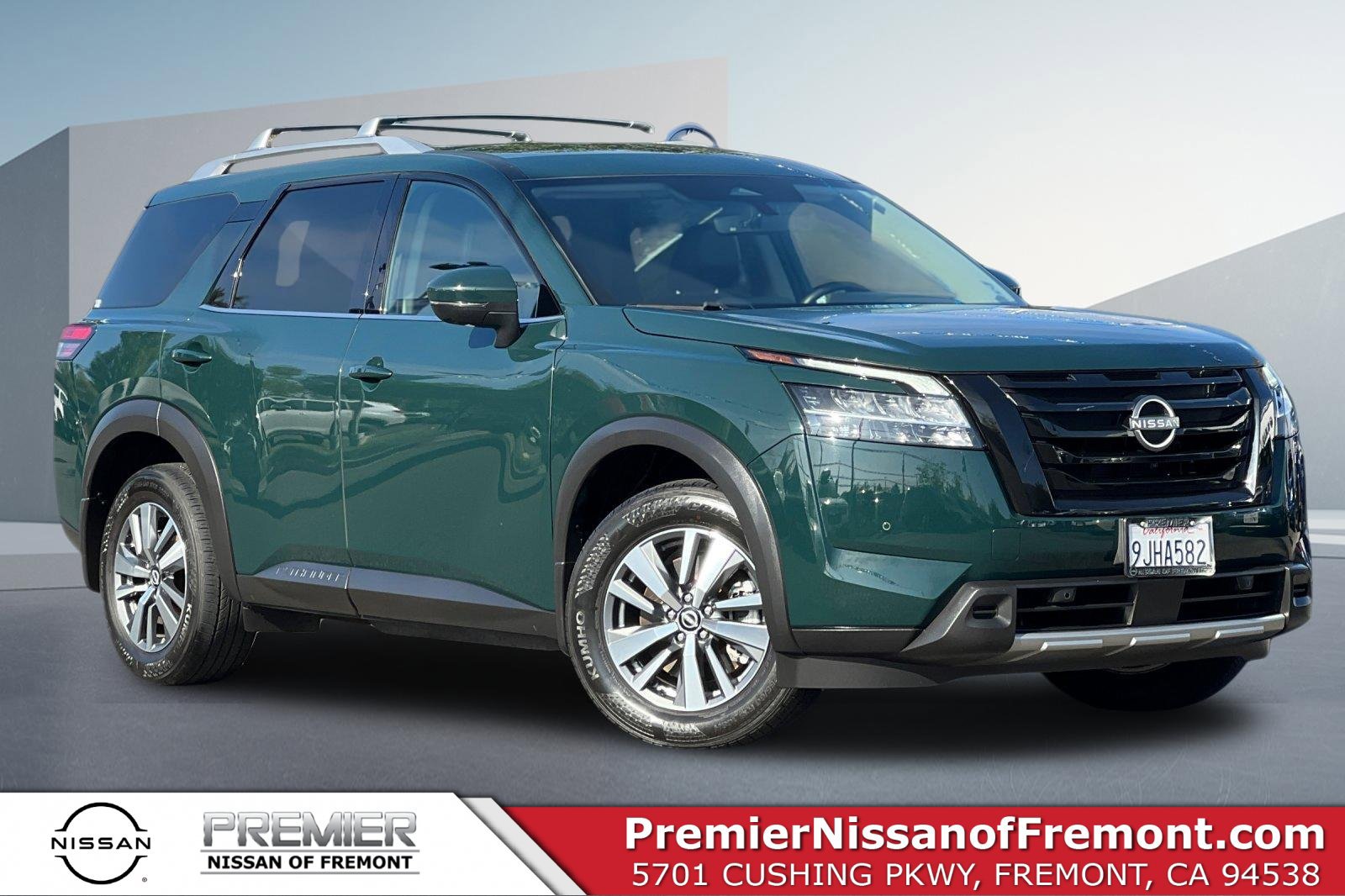 Certified 2024 Nissan Pathfinder SL w/ Black Appearance Package