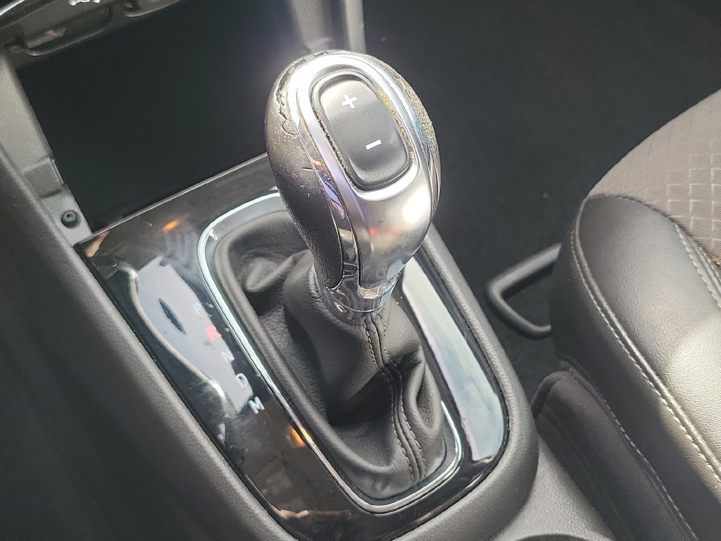 Used 2019 Buick Encore Sport Touring AWD/4WD image 33