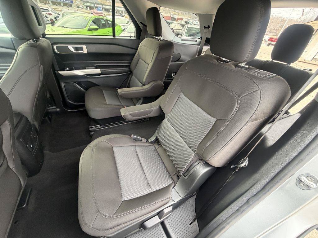 Used 2023 Ford Explorer XLT AWD/4WD image 11