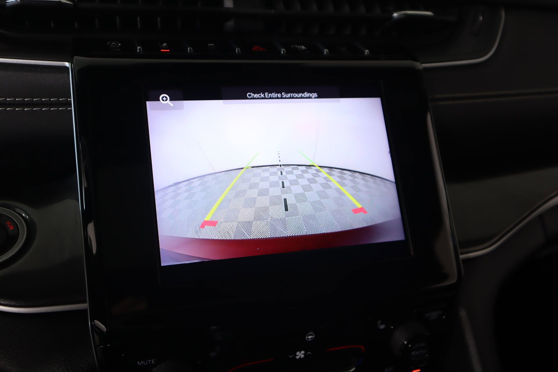 Used 2023 Jeep Grand Cherokee L Laredo image 6