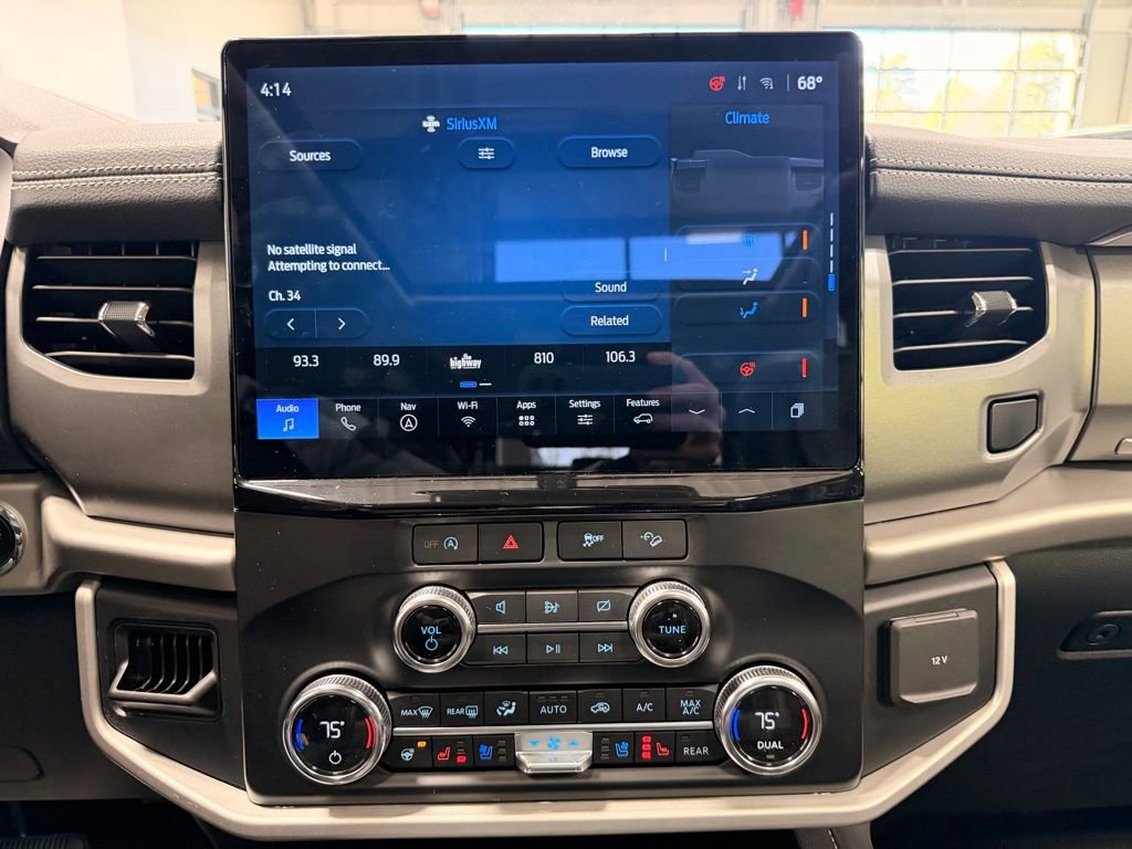 Used 2023 Ford Expedition XLT image 33