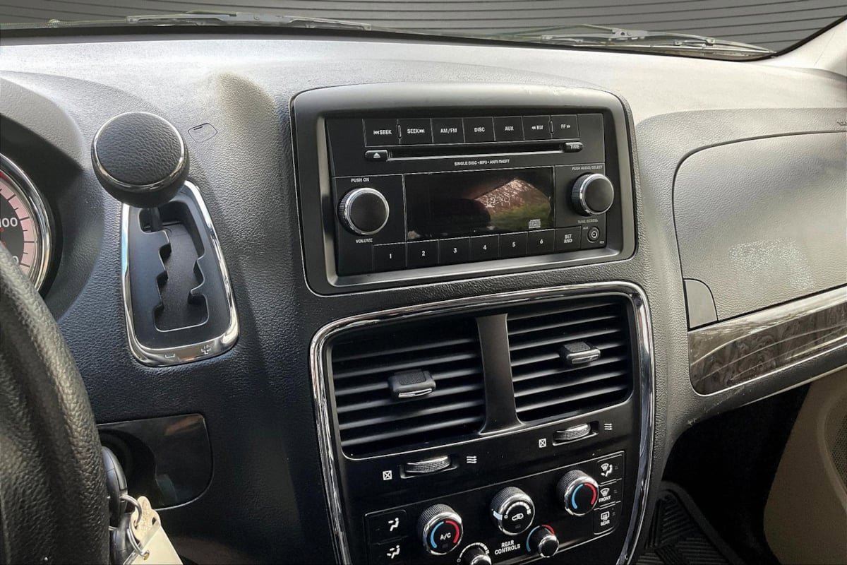 Used 2014 Dodge Grand Caravan SE w/ Quick Order Package 29E SE FWD image 9