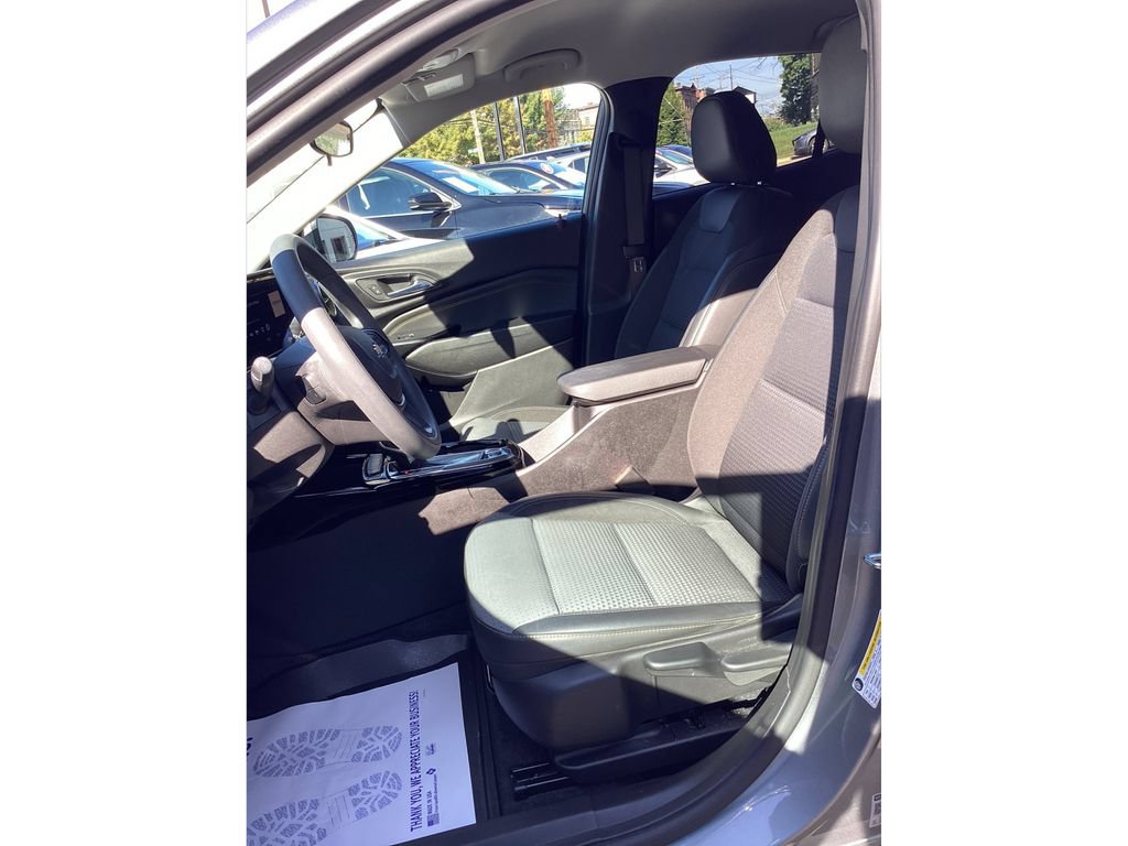 Used 2024 Chevrolet Trax LT FWD image 9