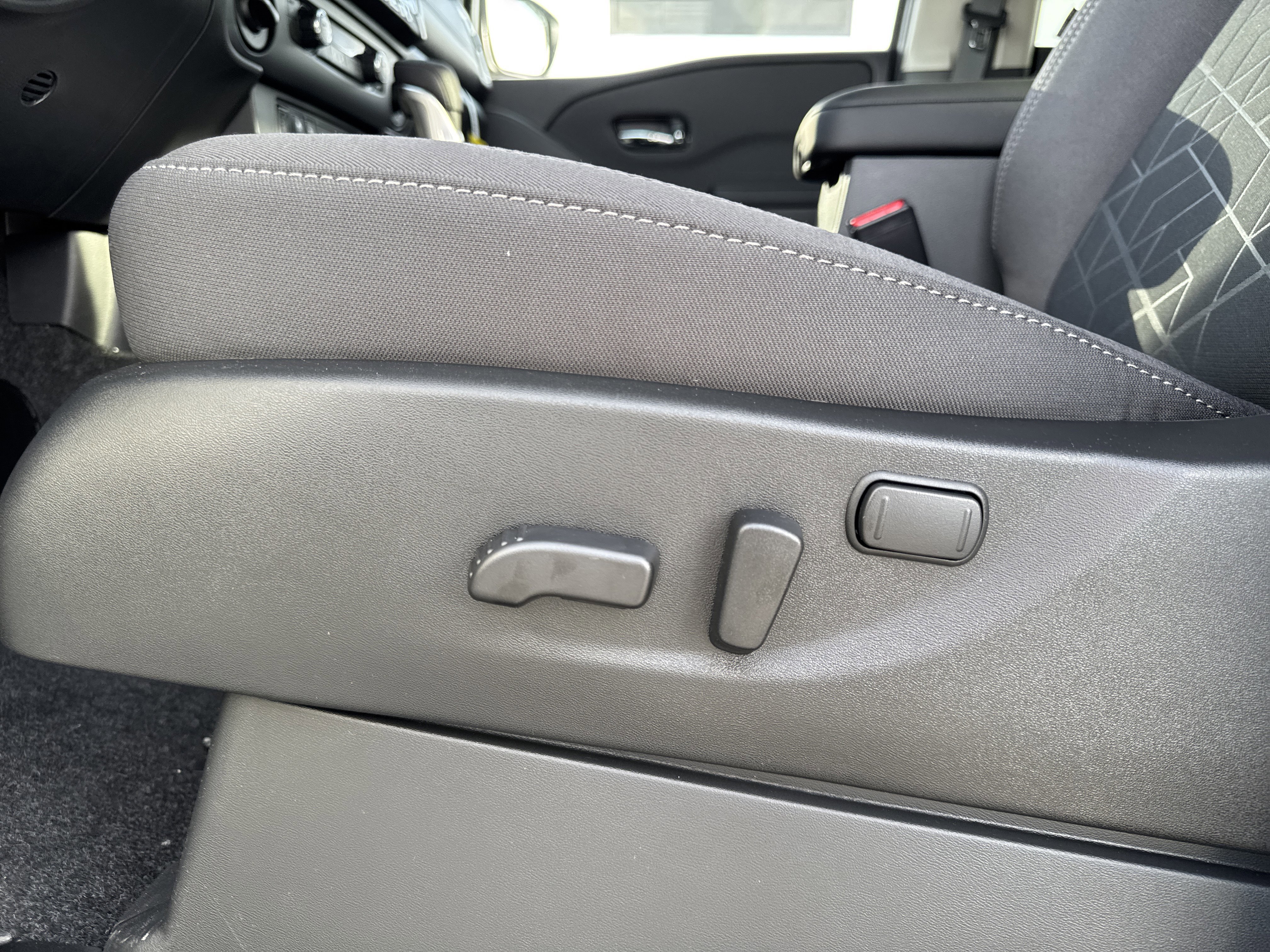 New 2026 Nissan Frontier SV w/ All-Weather Content Package AWD/4WD image 11