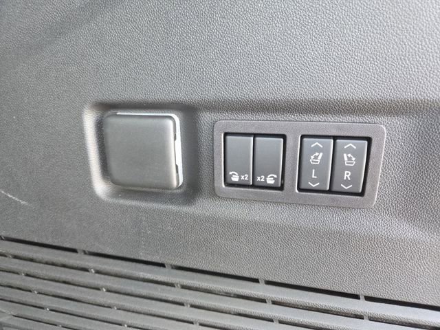 New 2025 GMC Yukon XL Denali w/ Sun & Power Step Package image 15