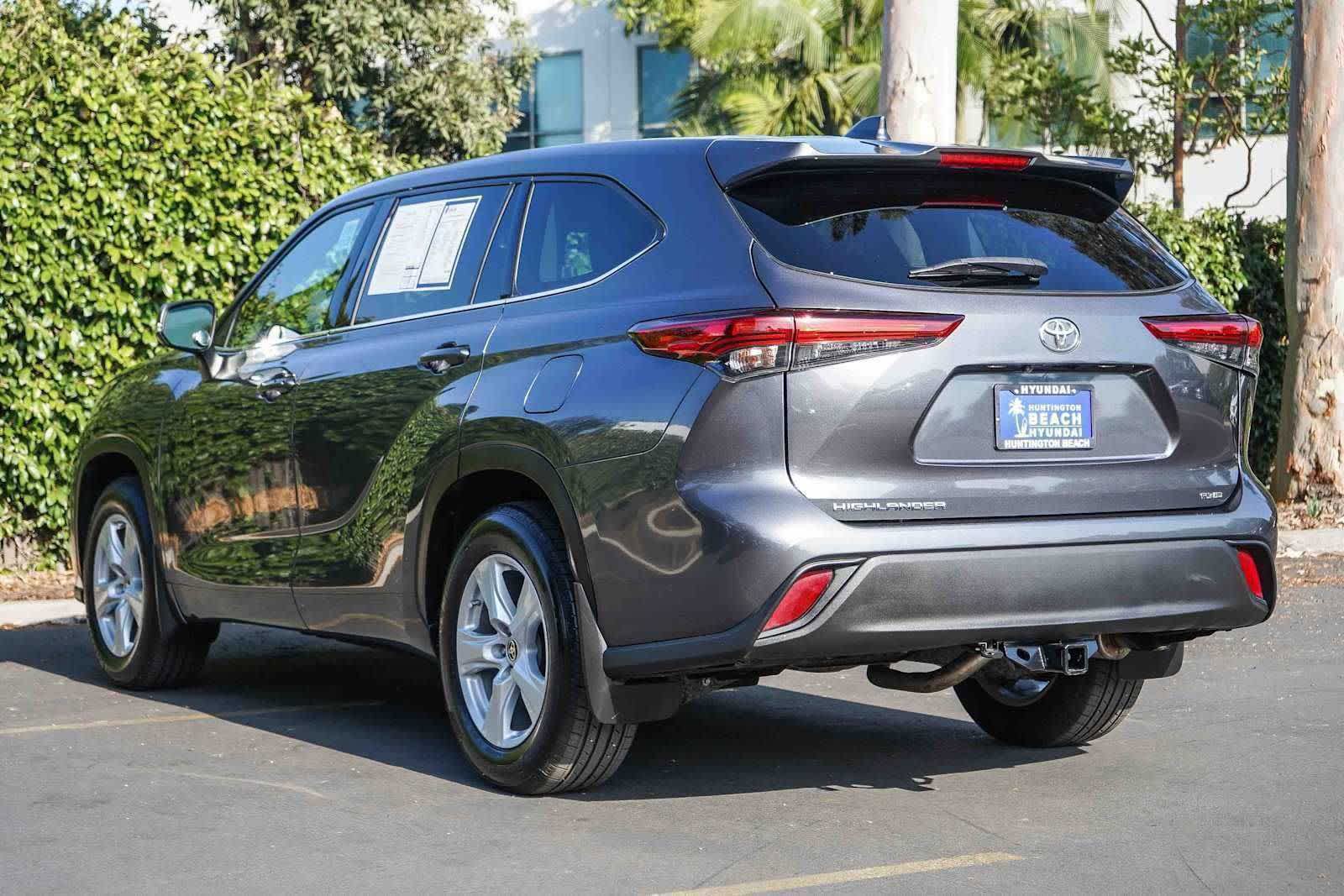 Used 2020 Toyota Highlander L AWD/4WD image 4