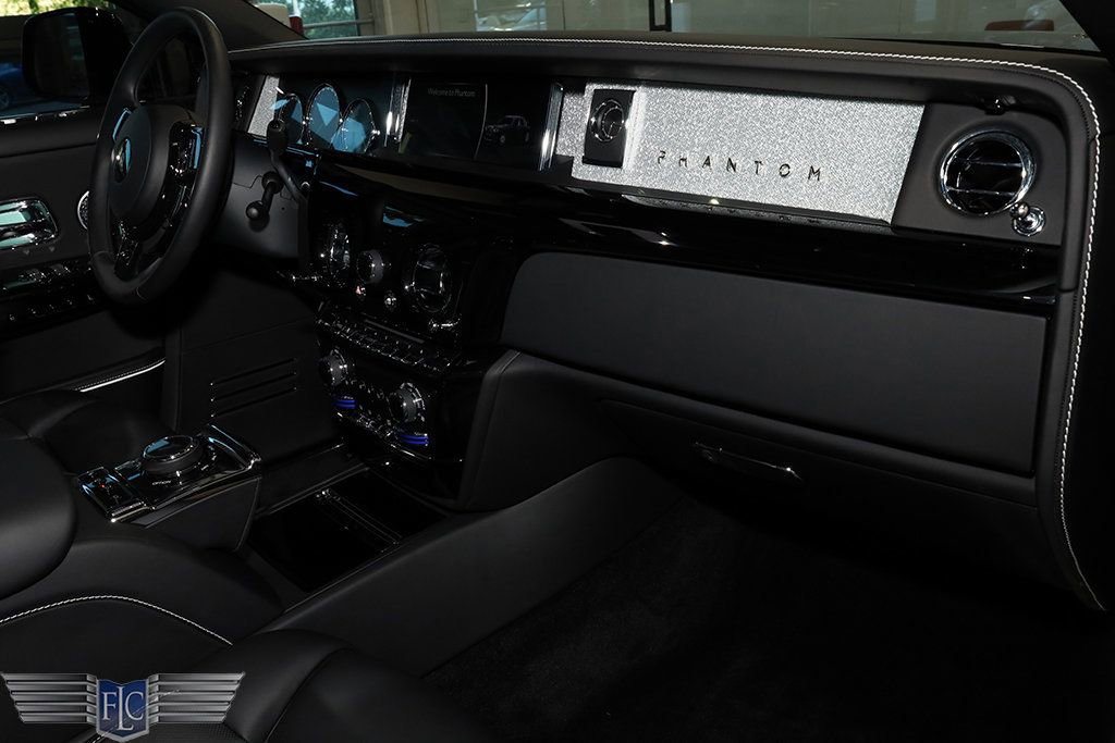 Used 2022 Rolls-Royce Phantom Sedan image 36