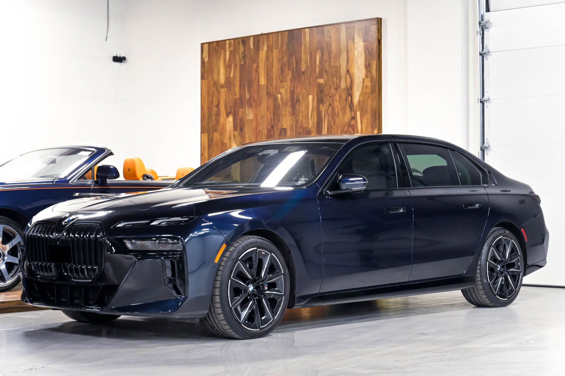 Used 2023 BMW 760i xDrive w/ Luxury Rear Seating Package AWD/4WD image 2