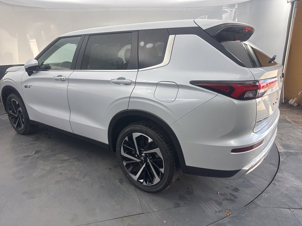 New 2025 Mitsubishi Outlander SE image 5