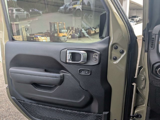 Used 2025 Jeep Wrangler Sport AWD/4WD image 23