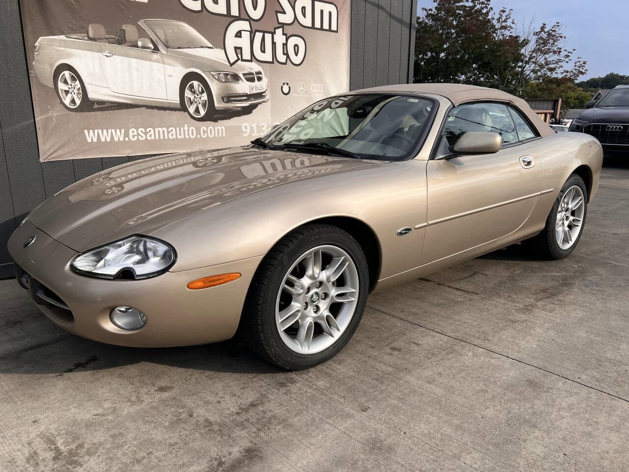 Used 2002 Jaguar XK8 XK8 2dr Convertible image 9