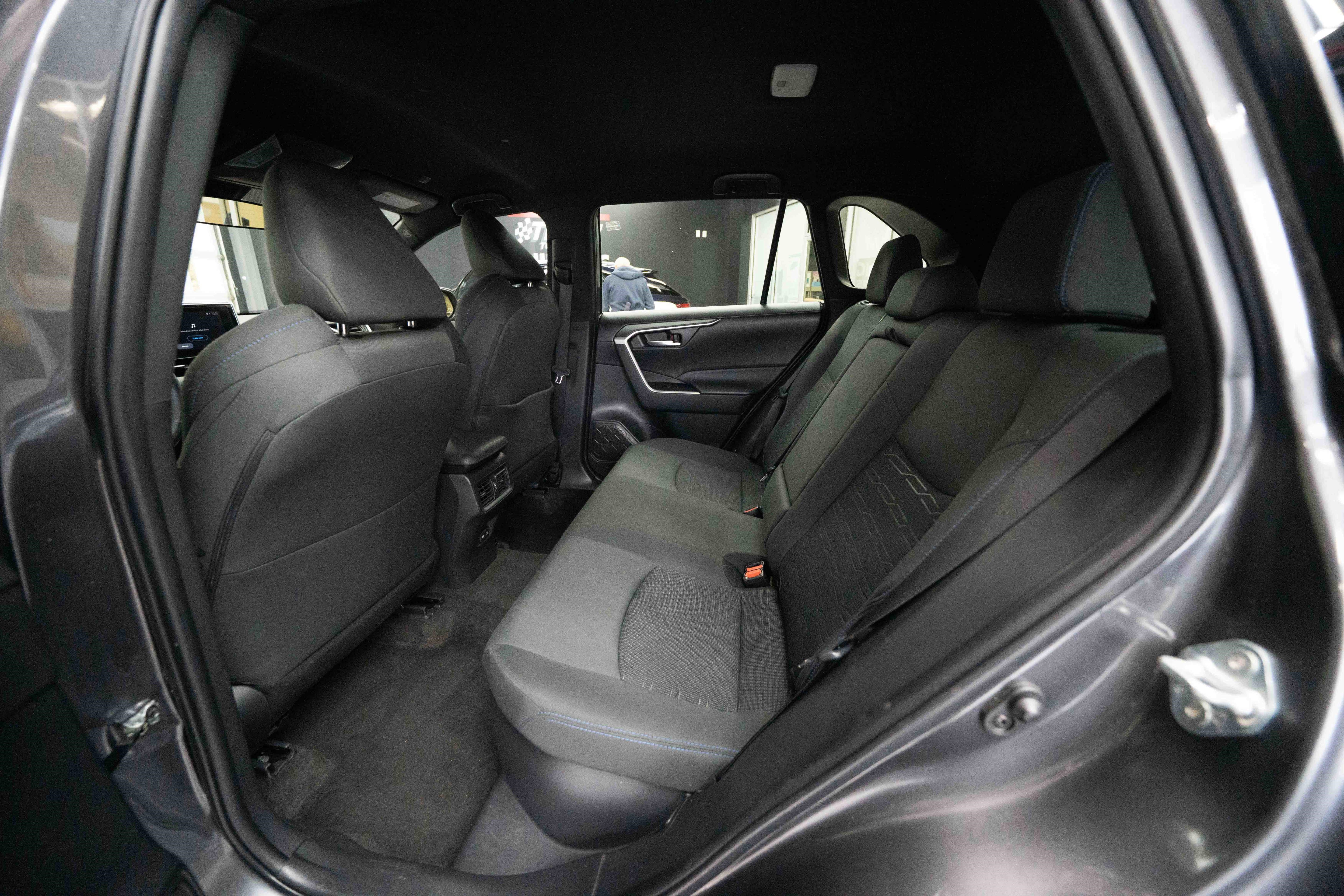 Used 2023 Toyota RAV4 SE image 23