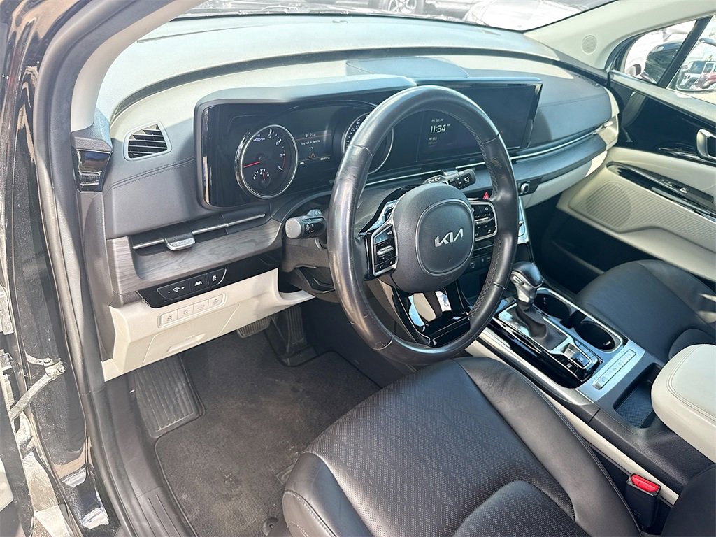 Used 2024 Kia Carnival EX image 10