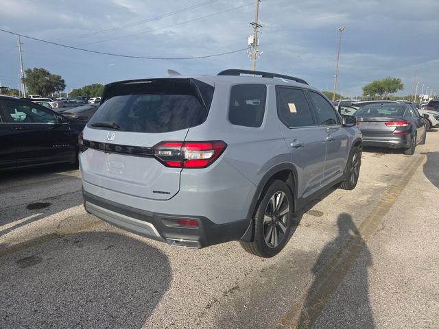 Used 2023 Honda Pilot Touring image 2