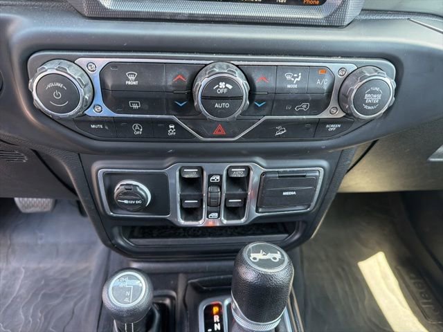 Used 2018 Jeep Wrangler Unlimited Sahara w/ Dual Top Group AWD/4WD image 24