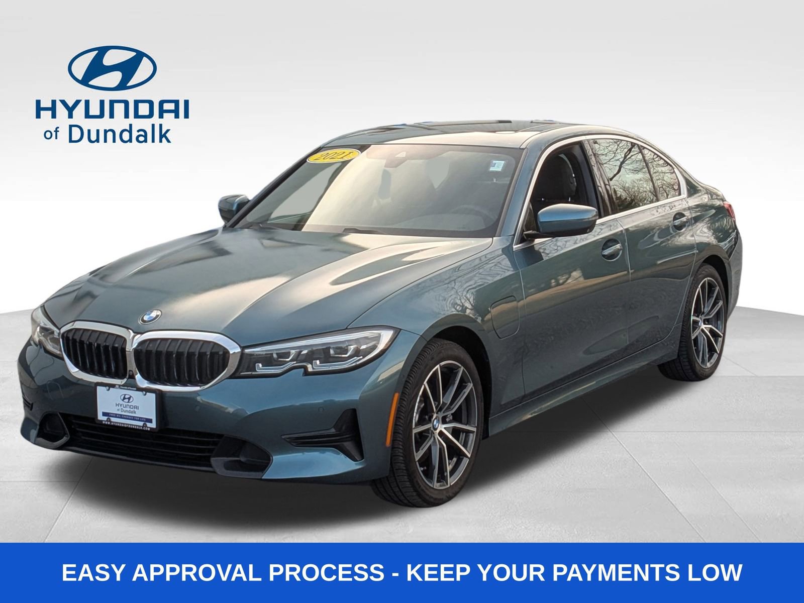 Used 2021 BMW 330e w/ Convenience Package image 1