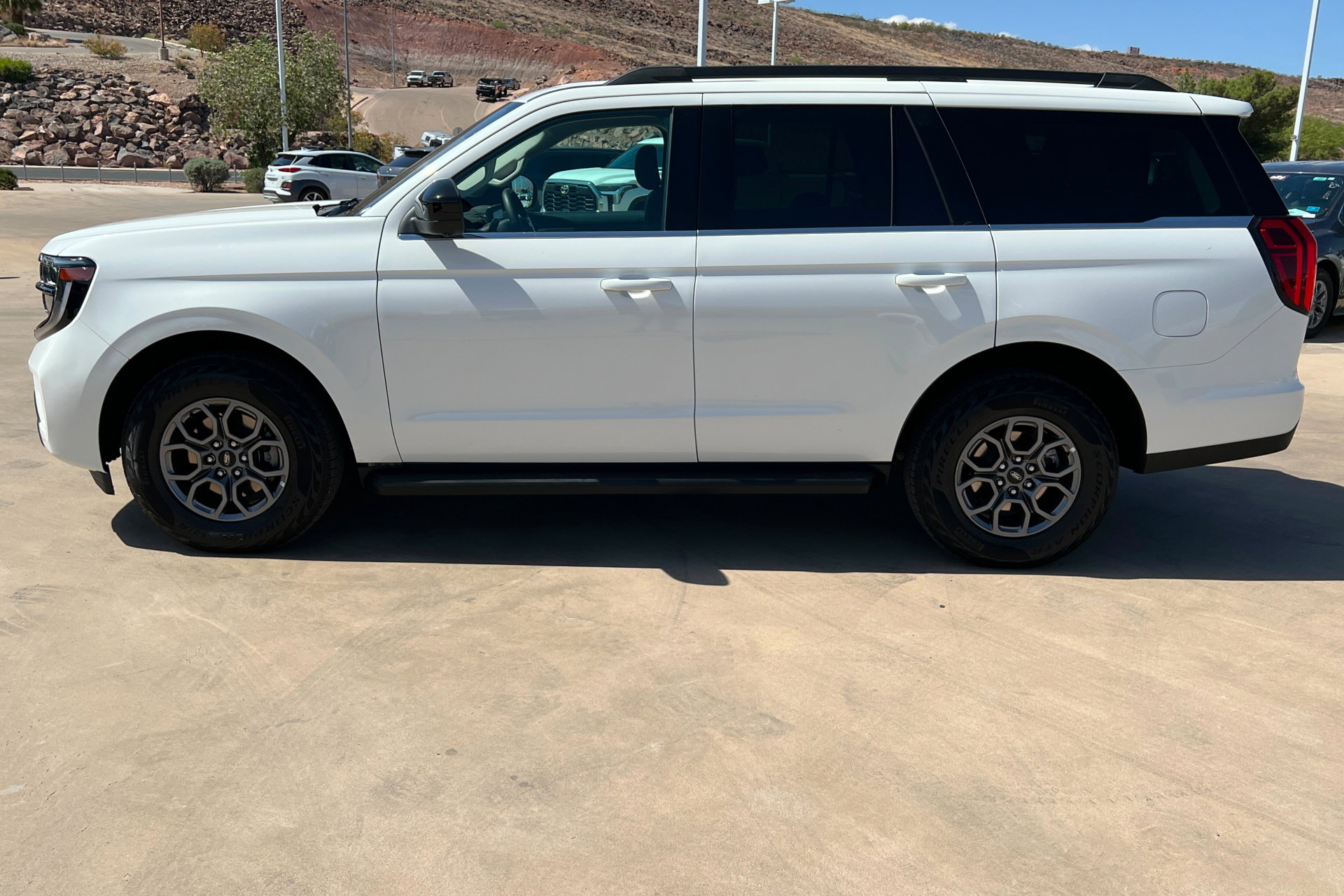 Used 2025 Ford Expedition Active AWD/4WD image 2