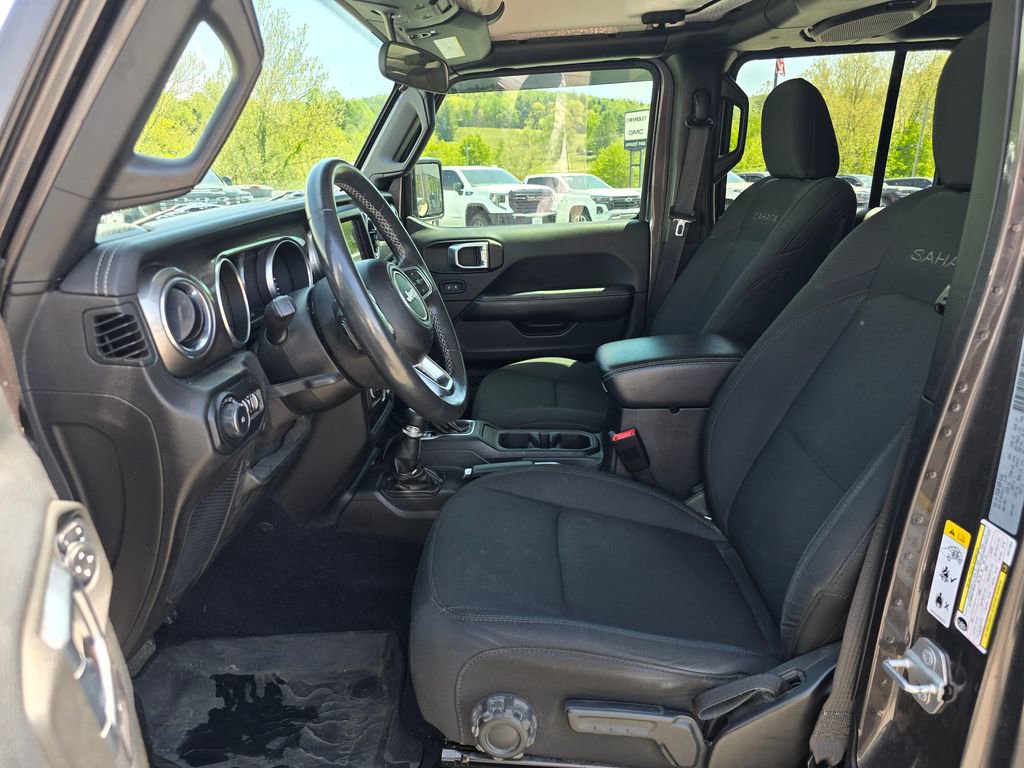 Used 2018 Jeep Wrangler Unlimited Sahara w/ LED Lighting Group AWD/4WD image 4