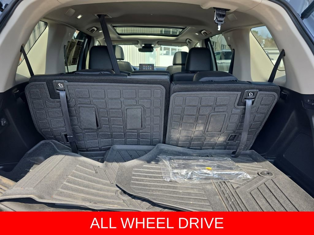 Used 2024 Honda Pilot Touring image 13