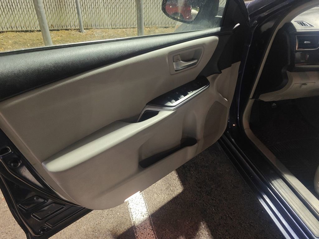 Used 2017 Toyota Camry LE image 7