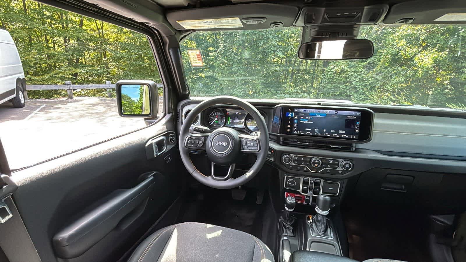 Used 2024 Jeep Wrangler Unlimited AWD/4WD image 28