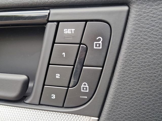 Used 2024 Porsche Cayenne AWD/4WD image 25