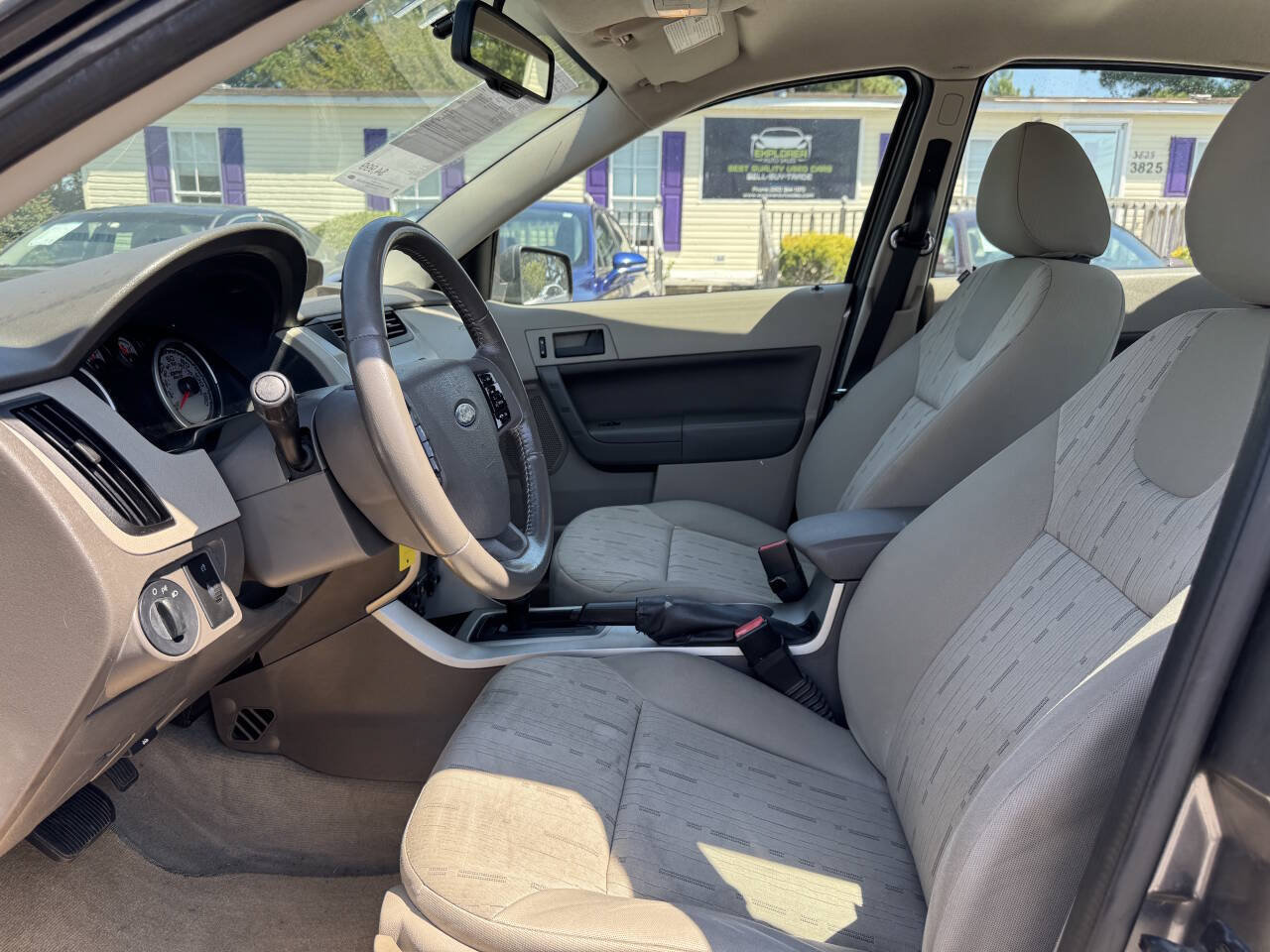 Used 2009 Ford Focus SE FWD image 11
