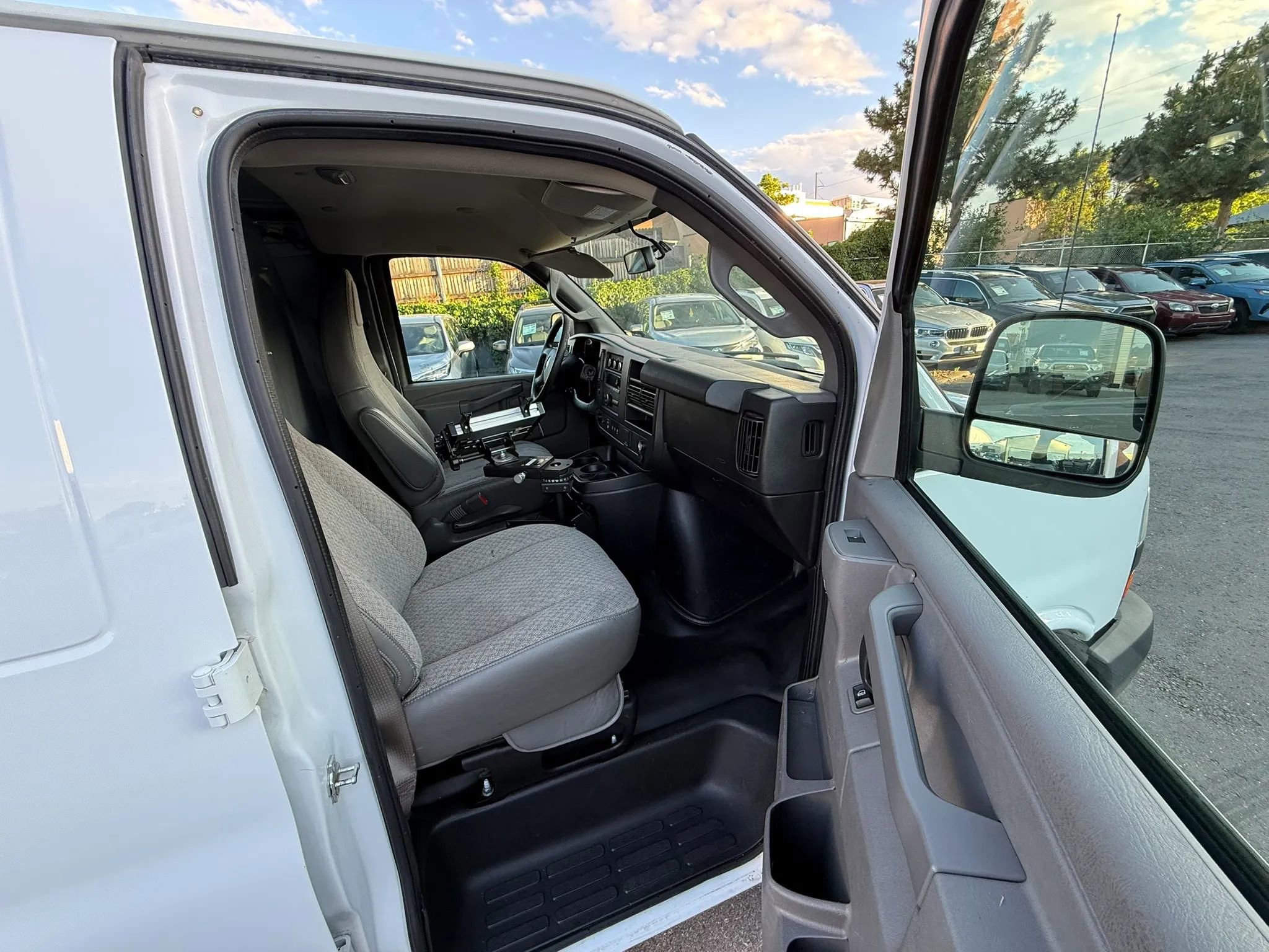 Used 2021 Chevrolet Express 2500 RWD image 12