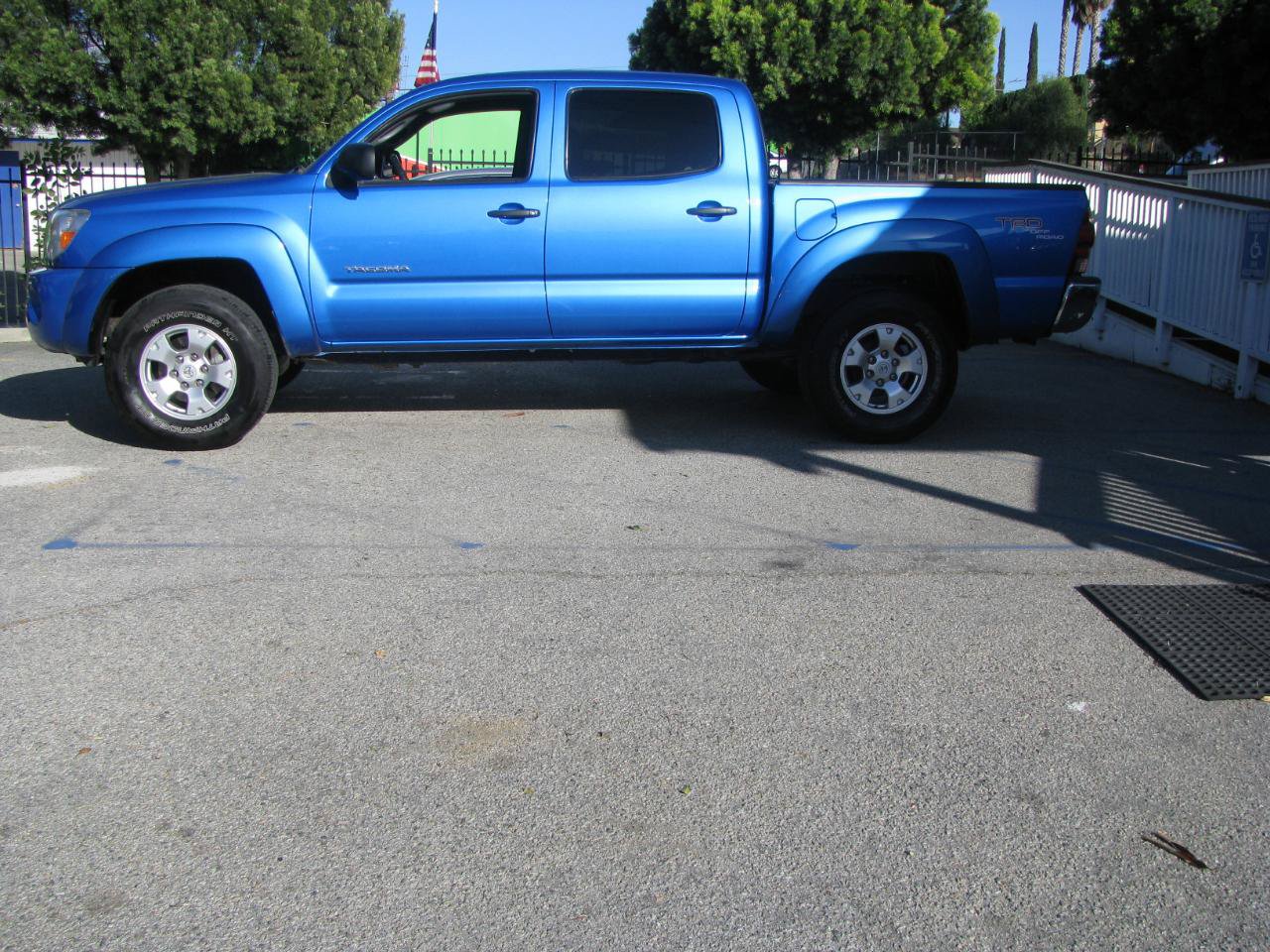 Used 2005 Toyota Tacoma PreRunner RWD image 1