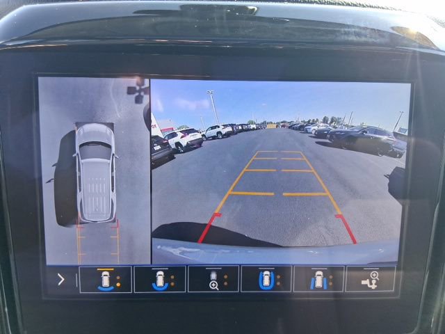 Used 2021 Chevrolet Traverse RS image 25