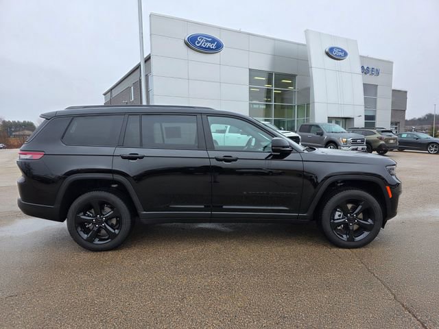 Used 2025 Jeep Grand Cherokee L Limited w/ Black Appearance Package image 27