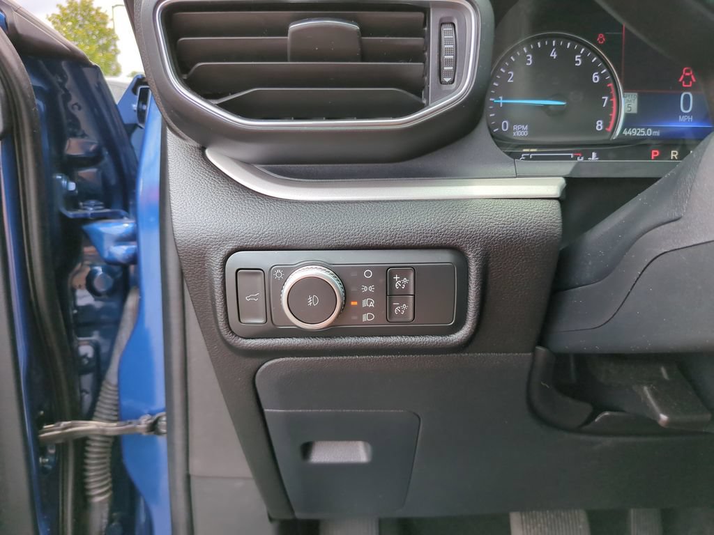 Certified 2022 Ford Explorer XLT w/ Equipment Group 202A RWD image 32