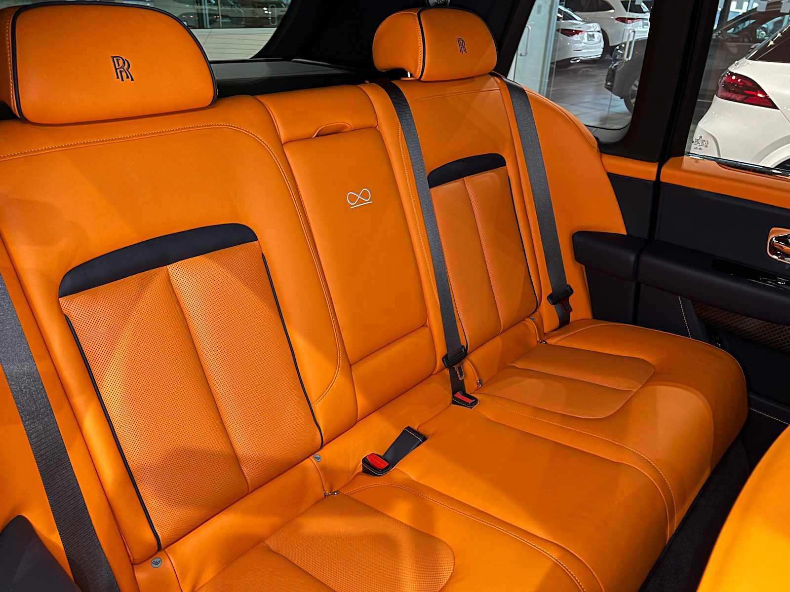 Used 2025 Rolls-Royce Cullinan Black Badge w/ Leather Finishing Pack image 19