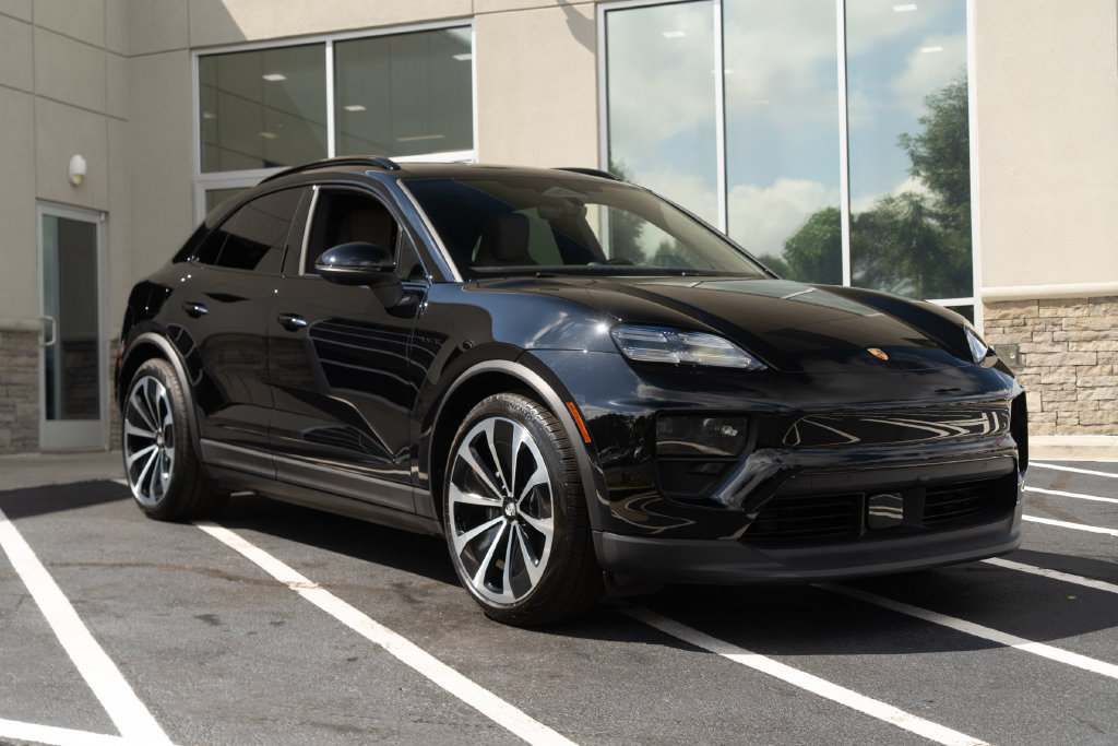 Used 2025 Porsche Macan 4 Electric AWD/4WD image 5