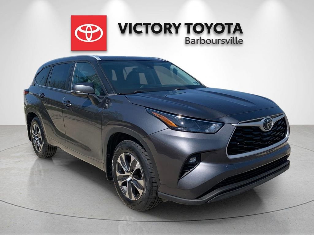 Used 2023 Toyota Highlander XLE FWD image 5